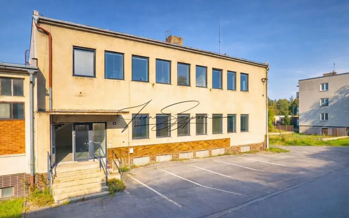 K prodeji, zrekonstruovaný komerční objekt s občanským využi