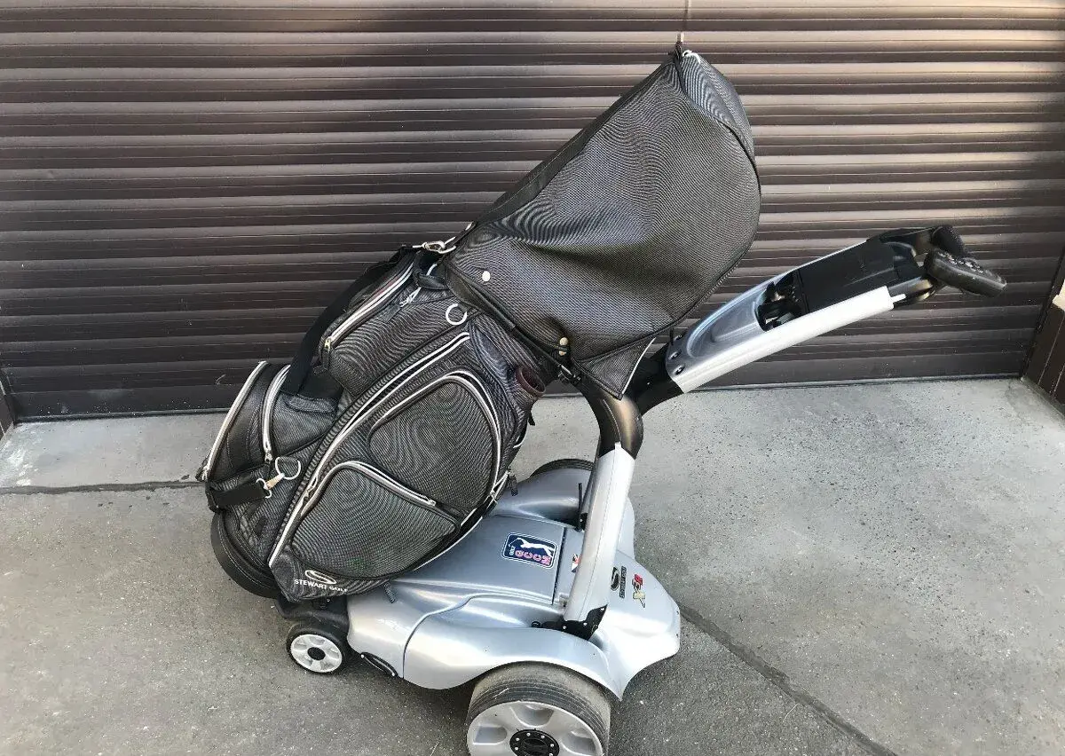 Stewart Golf X3R Elektrický golfový vozík