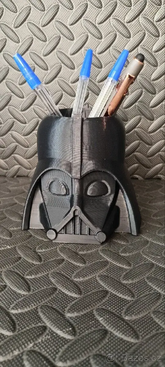 Stojánek na psací potřeby. Star wars. Darth Vader.