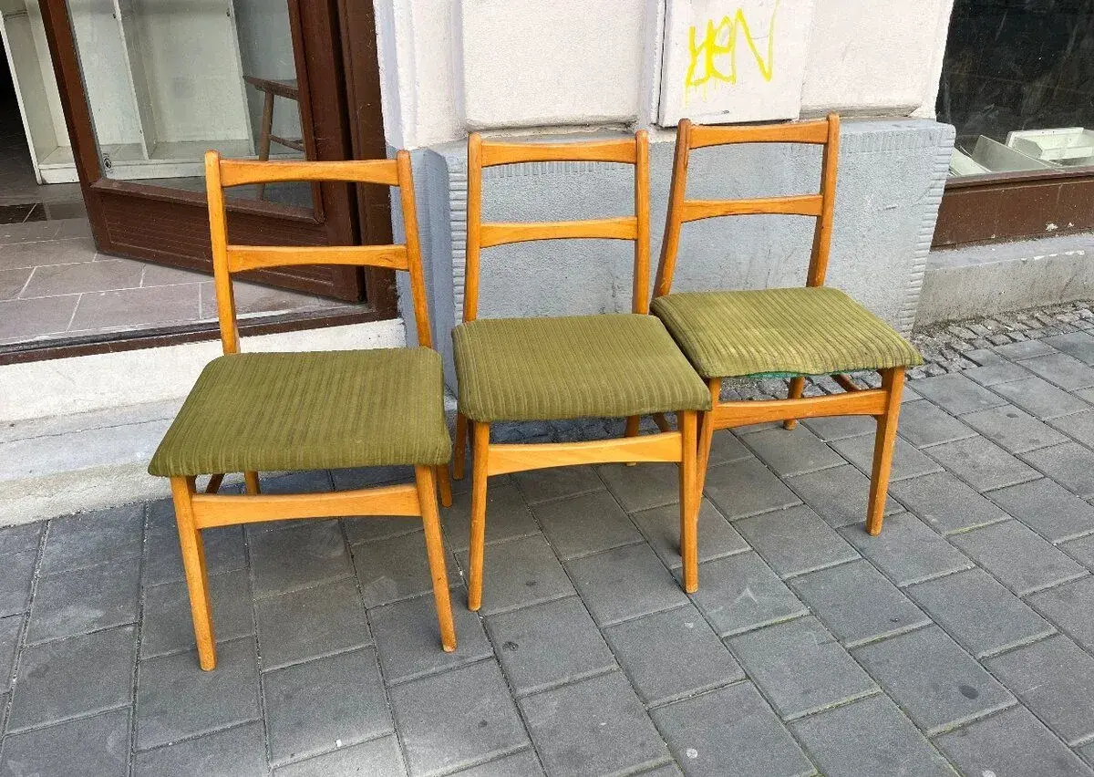 Dřevěné židle s potahem