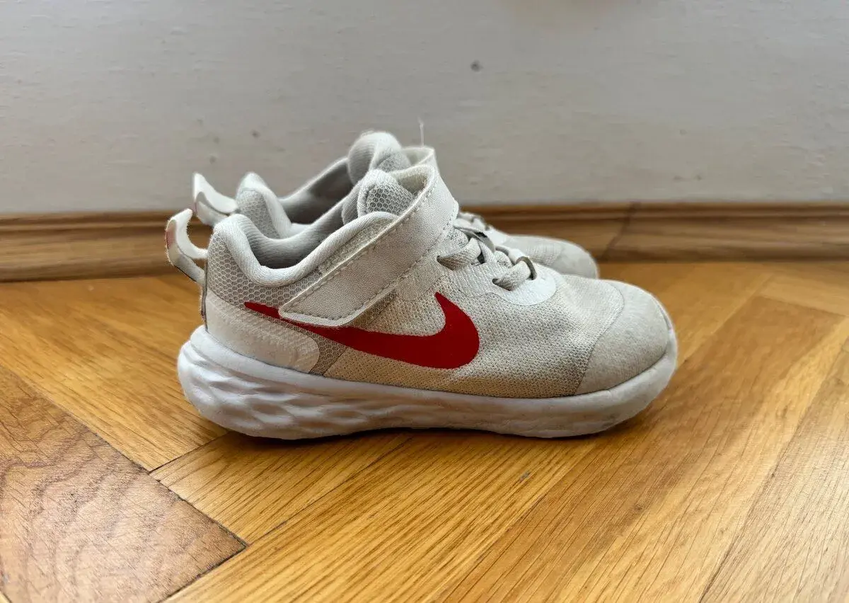 Bílé tenisky Nike Revolution 6, vel. 26