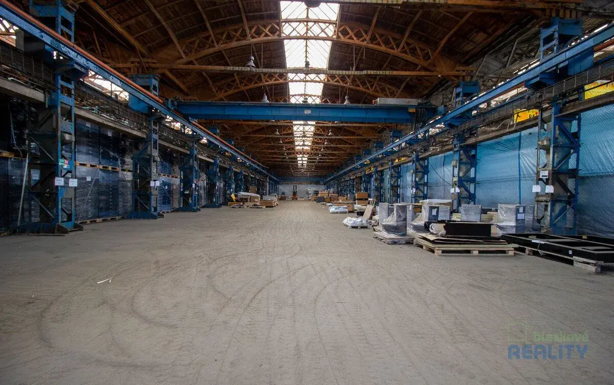 Pronájem výrobního komerčního prostoru 1408m²