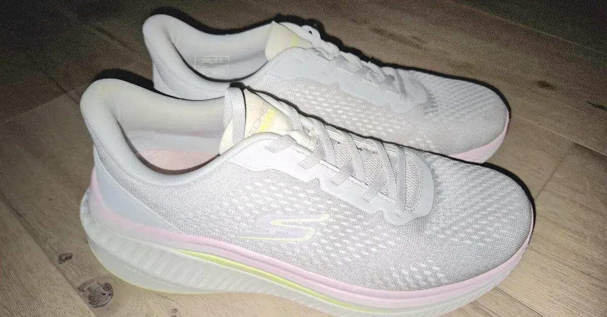 Skechers Běžecké tenisky vel. 40