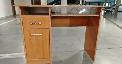 Psací stůl starší
