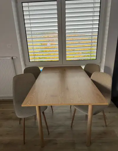 Jídelní set JYSK ALSTED + 4 židle BISTRUP