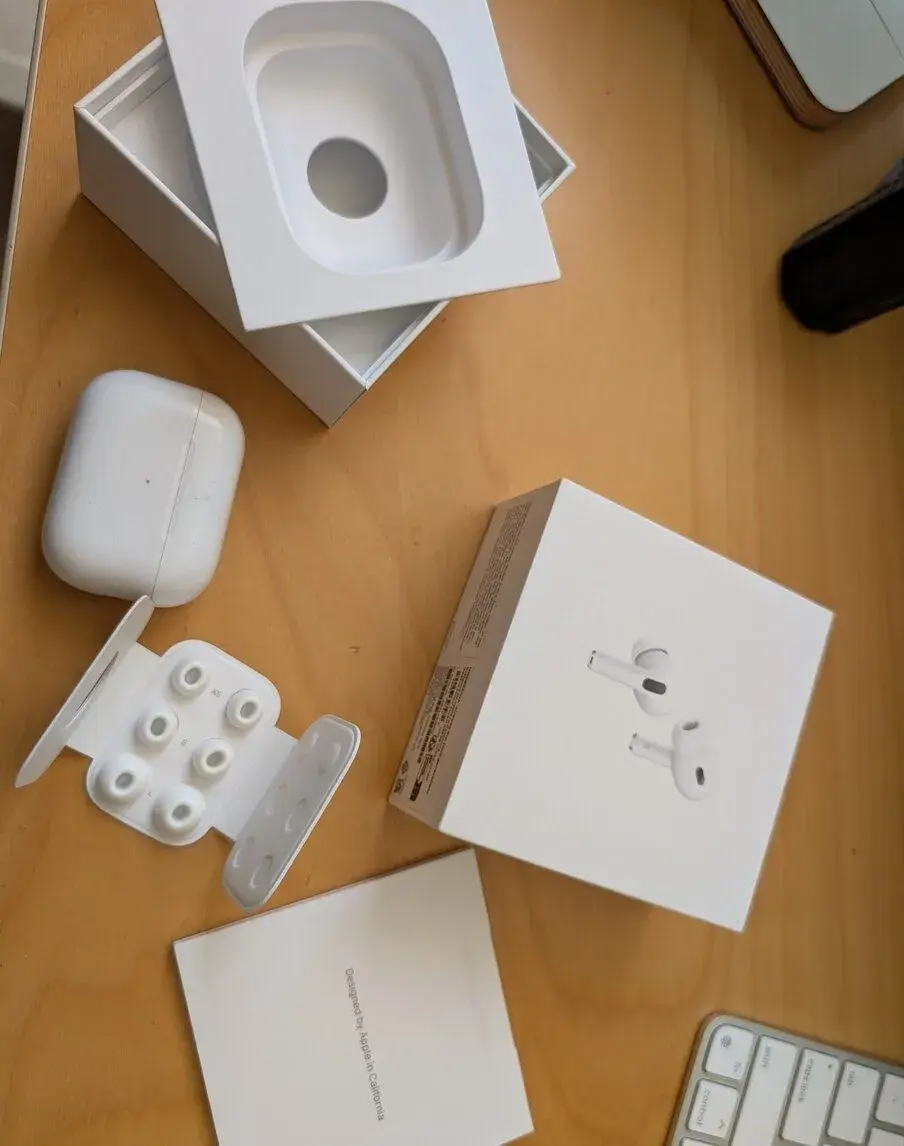 Apple AirPods Pro (2. generace), Lightning