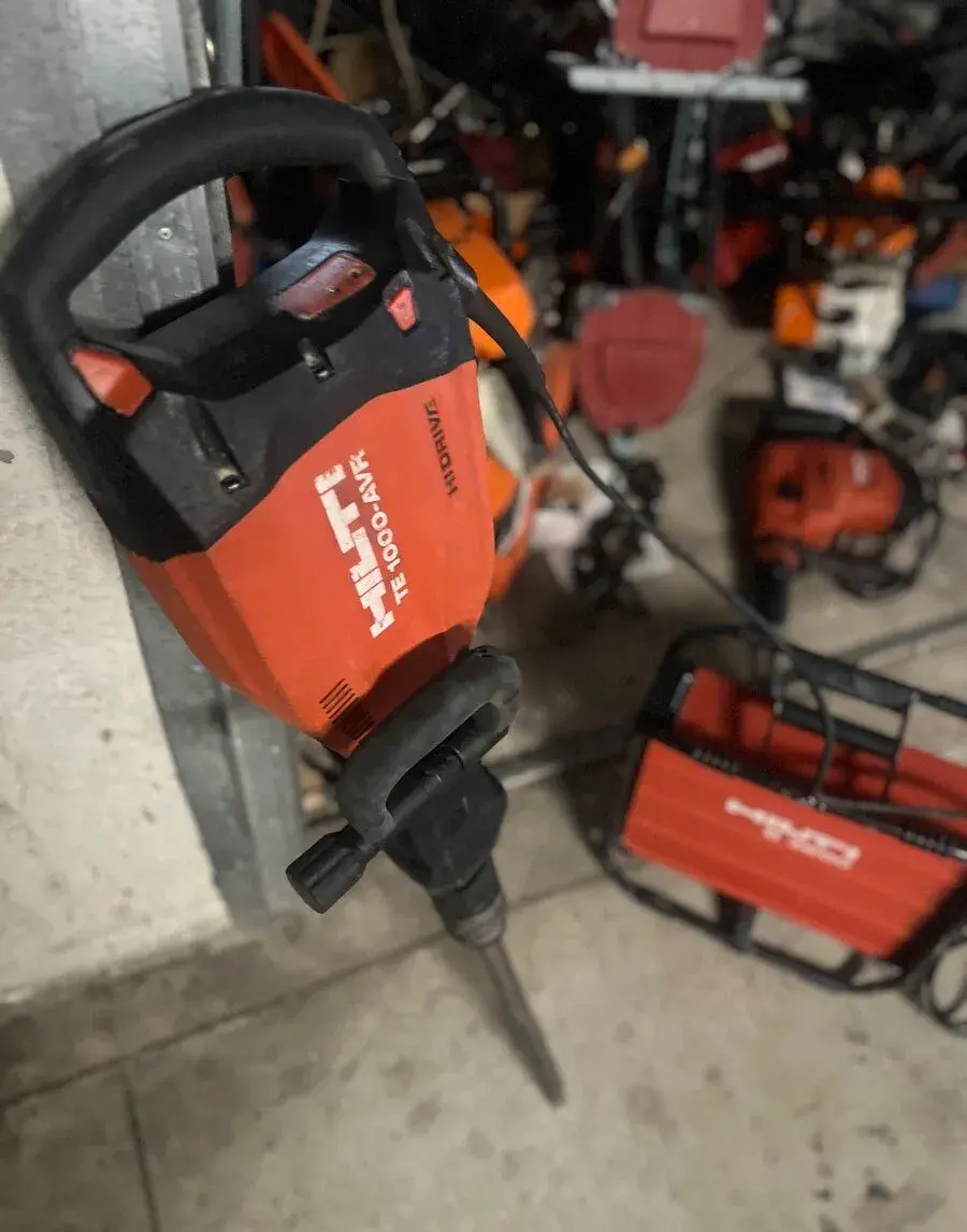 HILTI TE 1000 AVR HI DRIVE + NOVÁ HILTI ŠPICE