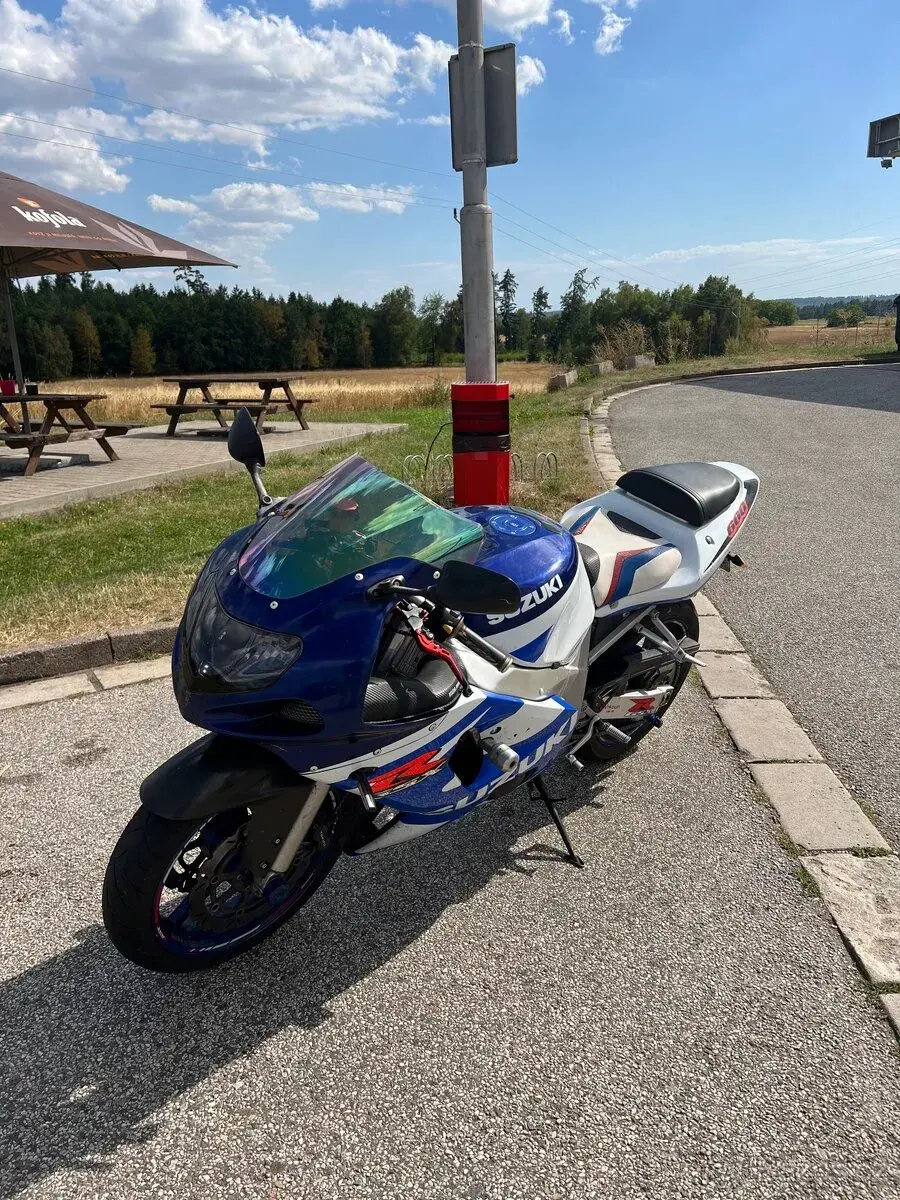 Suzuki gsxr 600 k1