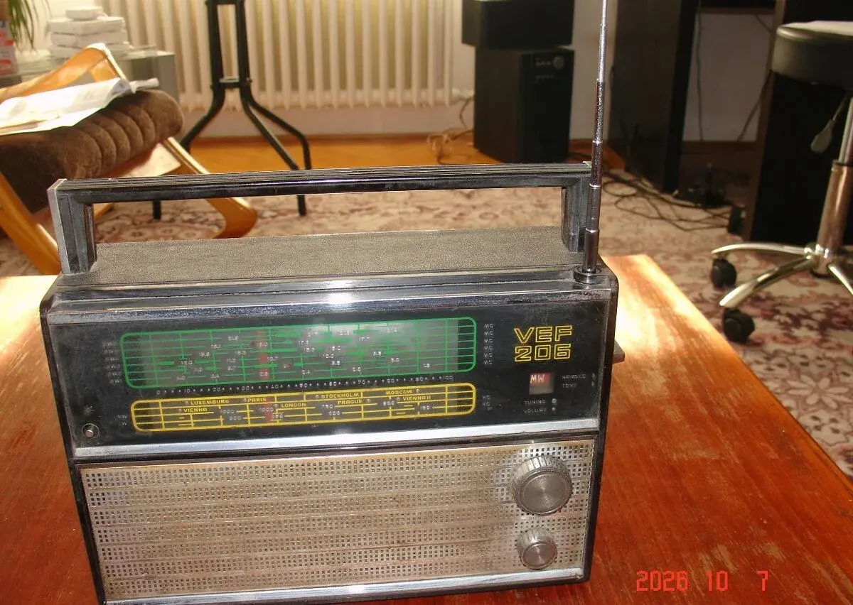 Rádio VEF 206