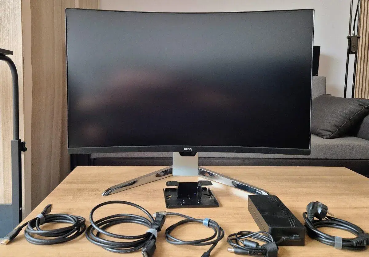 31.5" BenQ EX3203R (QHD, 144Hz, HDR, zakřivený)