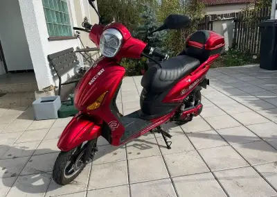 RACCEWAY E-MOPED
