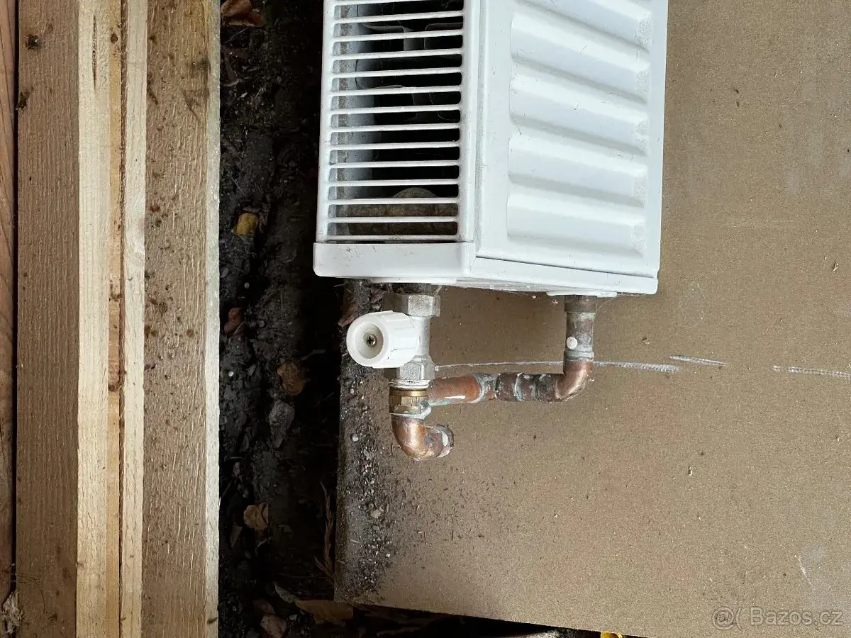 Deskový radiátor Typ 22 včetně ventilu