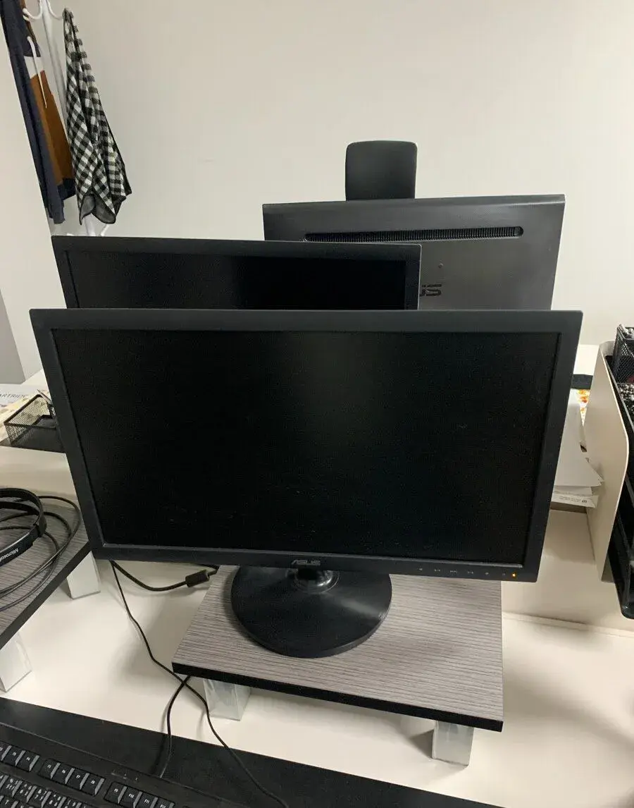 LCD monitor 21 / 22 palců x 6
