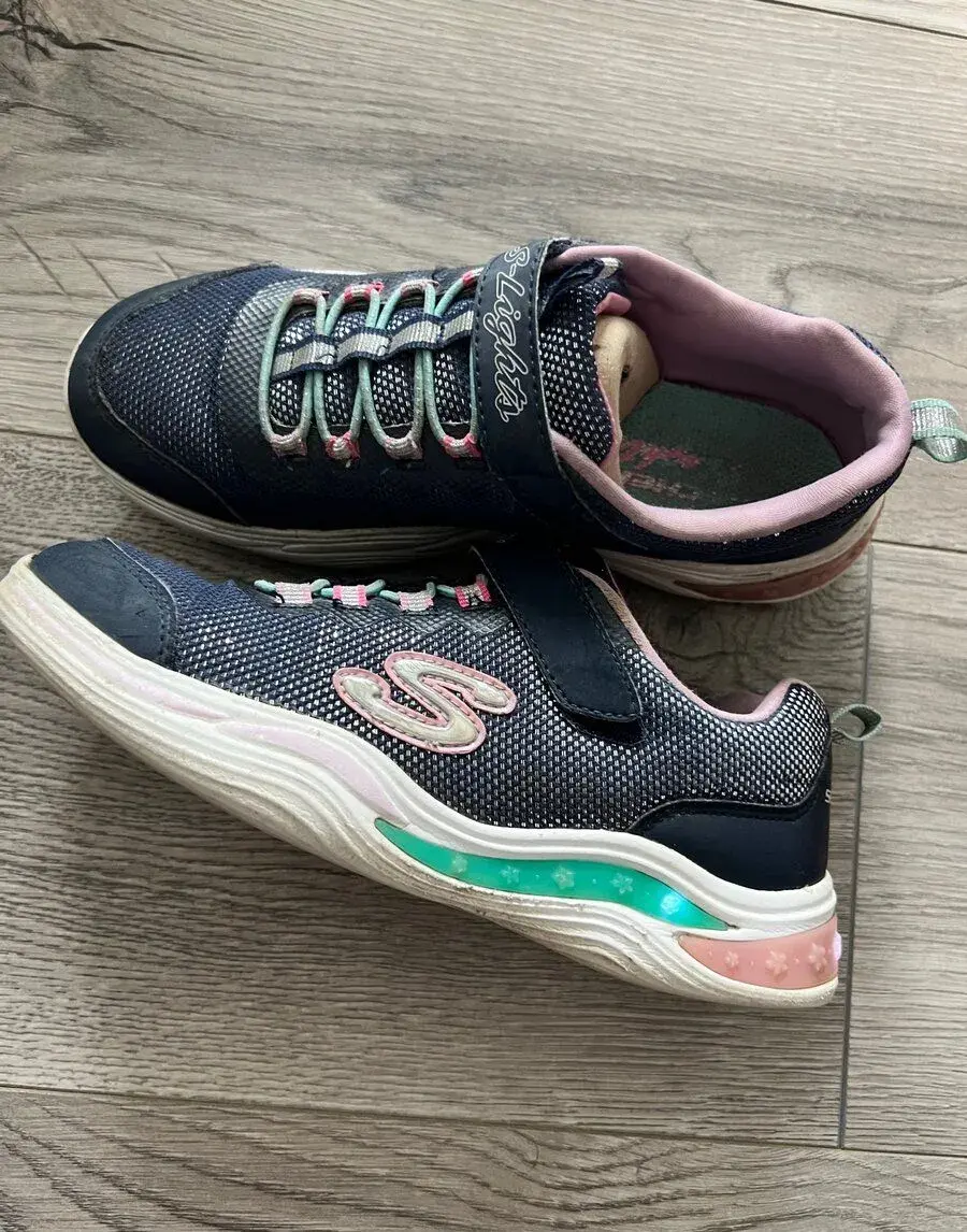 Svítící tenisky Skechers 34