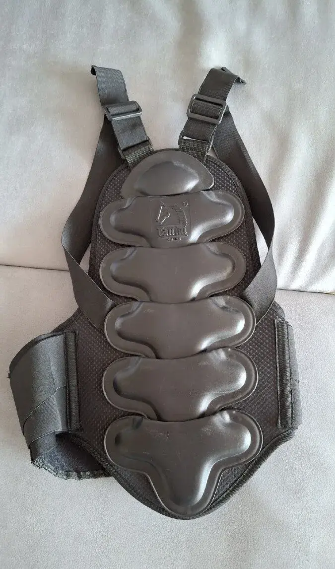 Zánovní dětský jezdecký chránič páteře Tattini velikost 48