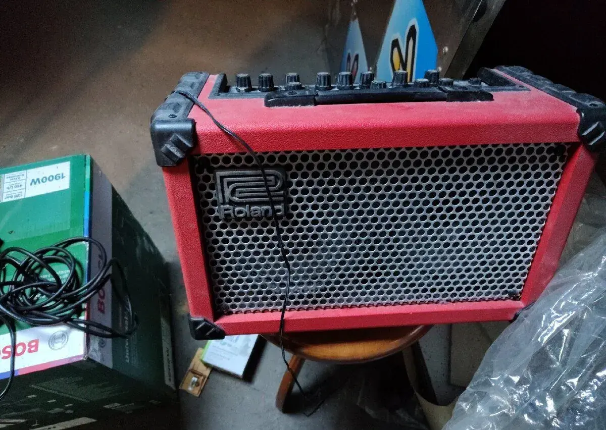 Roland CUBE+ kytara