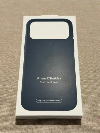 Apple silikonový kryt s MagSafe na iPhone 17 Pro Max – černý