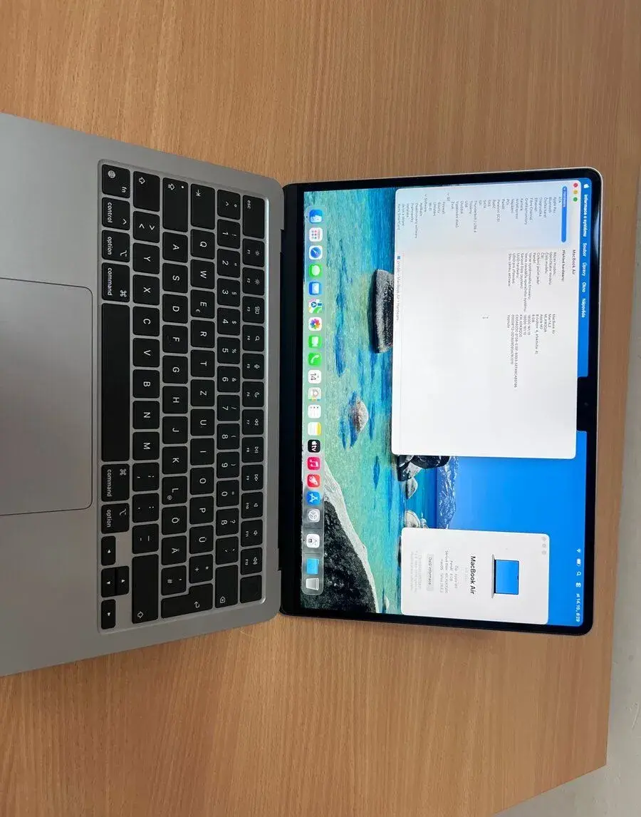 MacBook Air 13" M2 (2022) Space Gray – 8GB RAM / 256GB SSD,