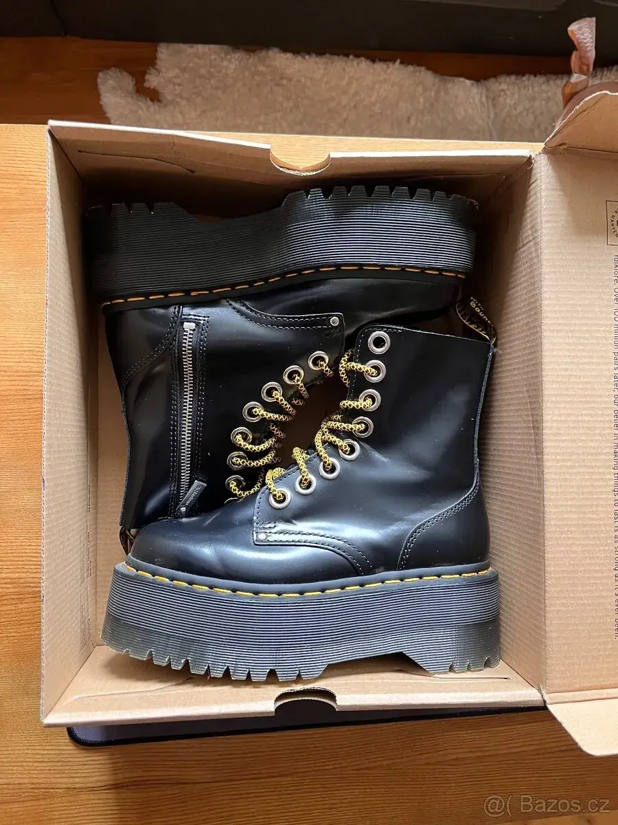 Dr. Martens Jadon Max dámské