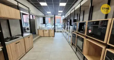 Pronájem obchodních prostor v centru města, 136015