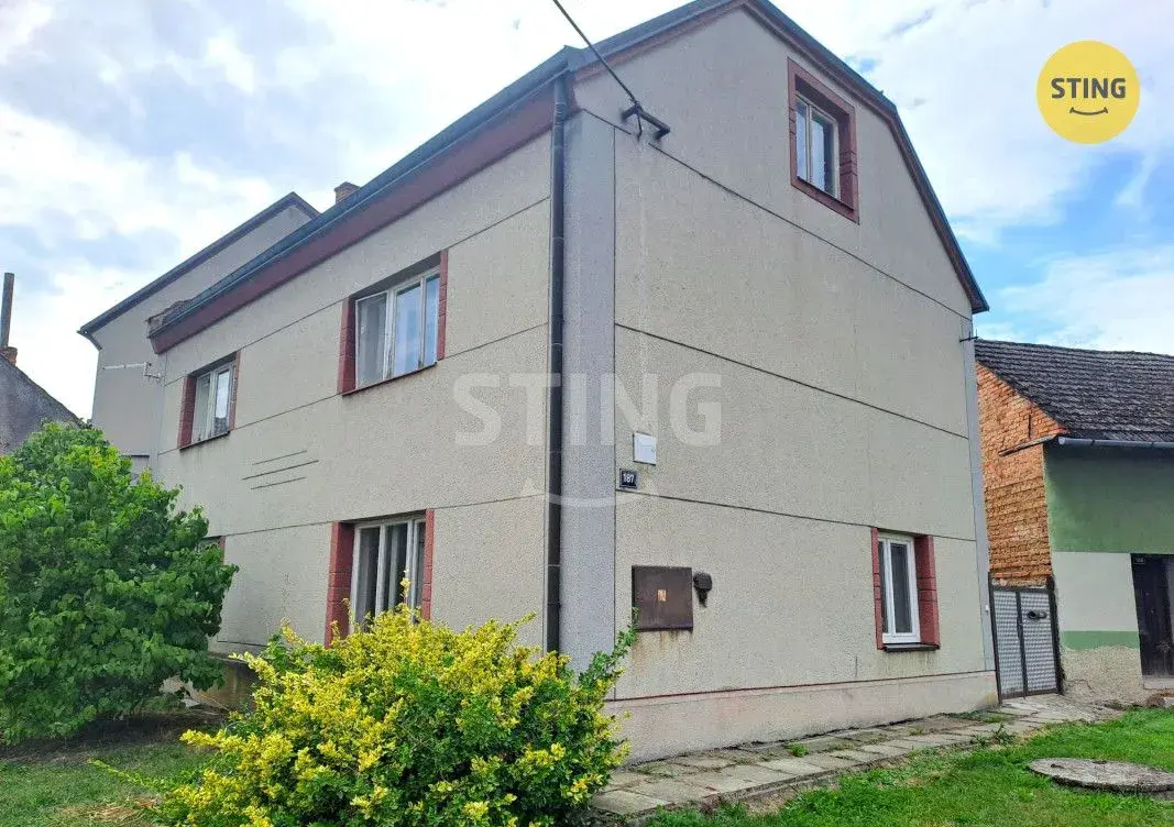 Prodej rodinného domu 5+1 a domu 1+ kk s garáží včet, 136568