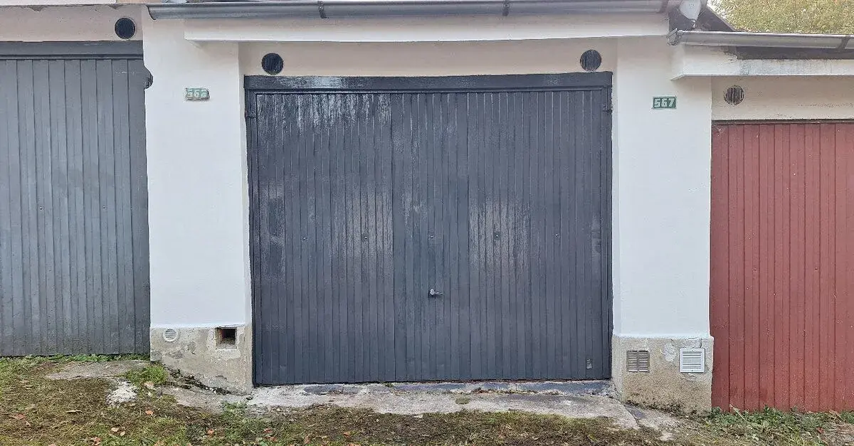 Pěkná garáž - Havlíčkův Brod ulice Rozkošská, směr Perknov