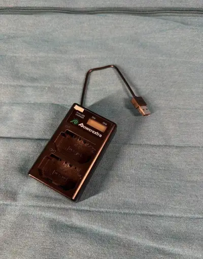 USB nabíječka baterií Sony NP-FZ100, dvouslotová