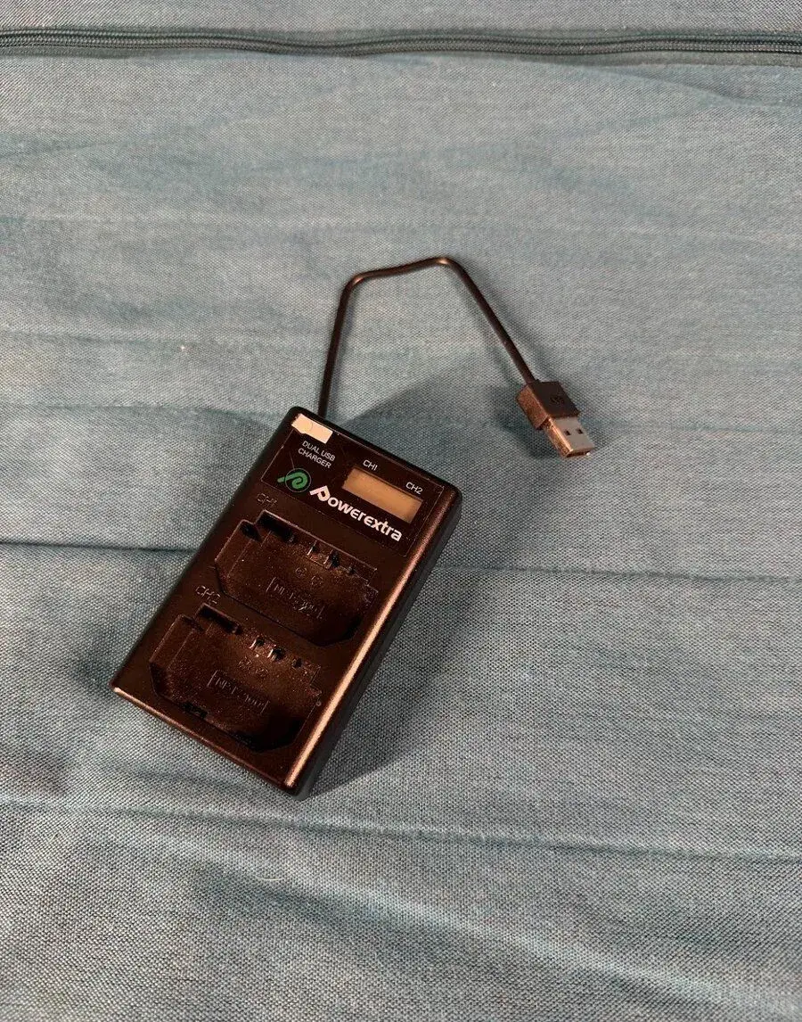 USB nabíječka baterií Sony NP-FZ100, dvouslotová
