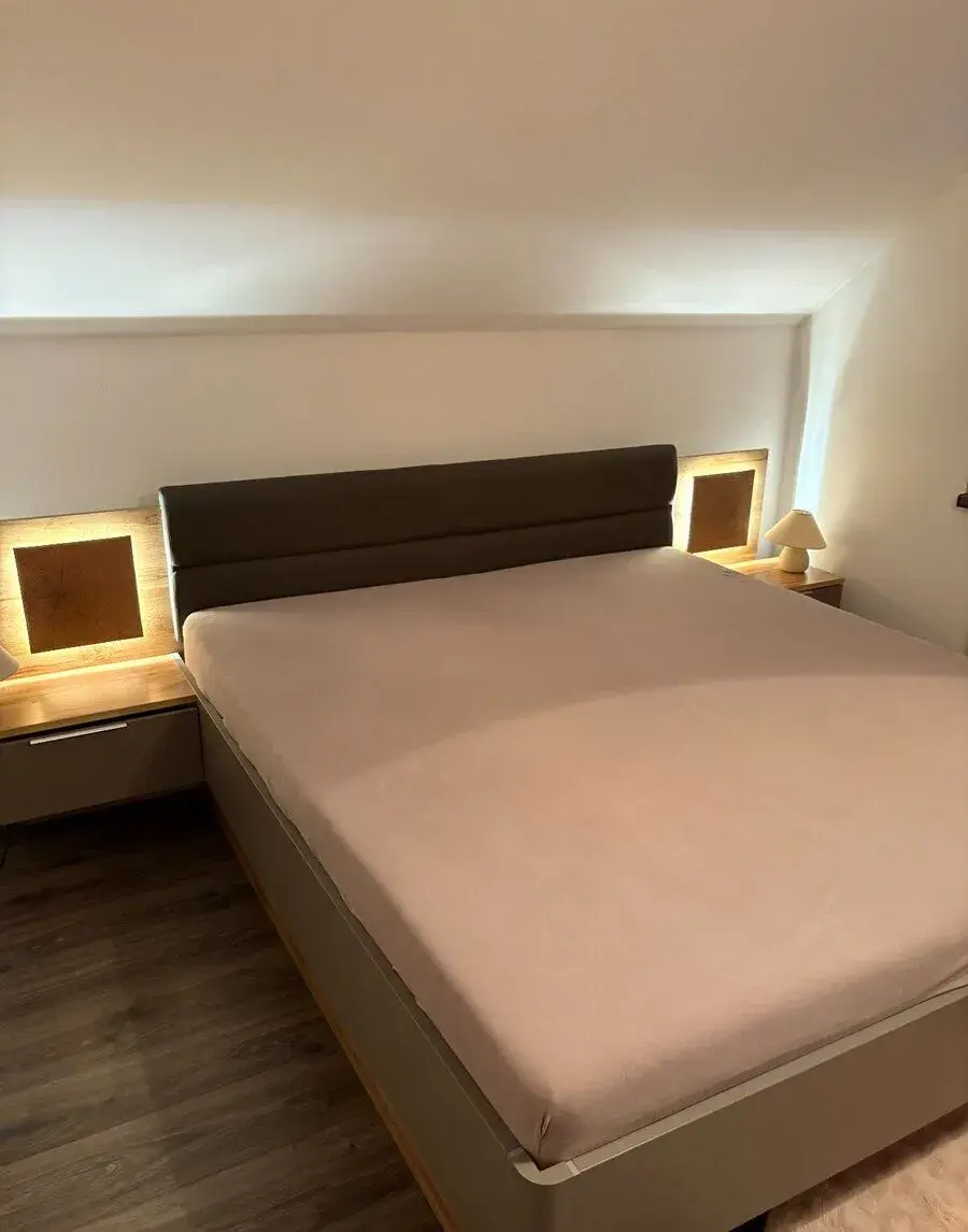 Postel včetně roštů + komoda