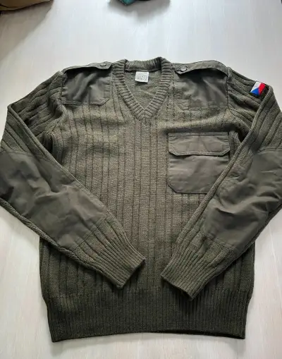 Vojenský svetr vel M