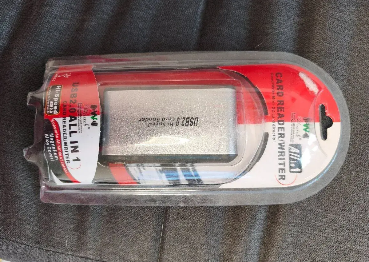Čtečka /zapisovač karet Nepouzito