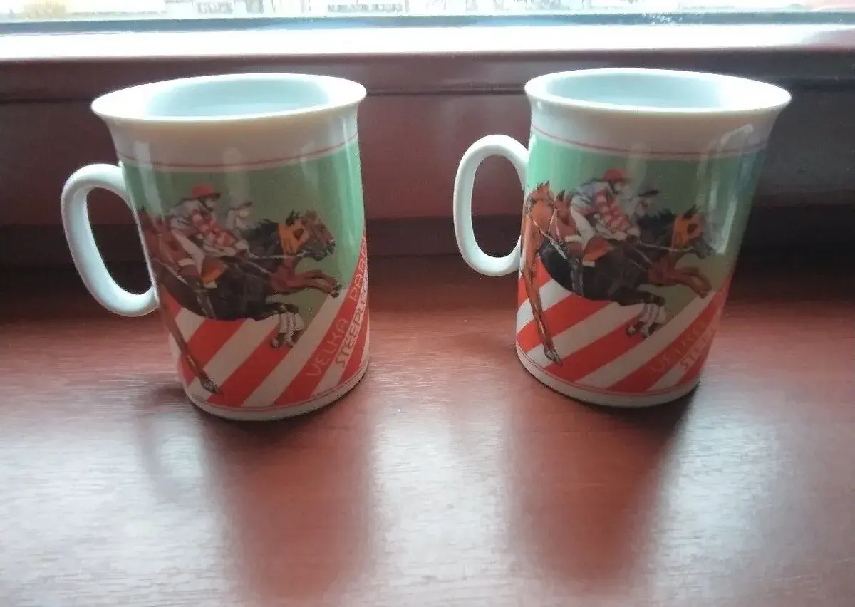 Retro hrnky Velká pardubická 1987 Epiag Loket Československo