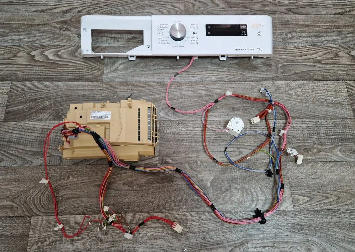 WHIRLPOOL FFS 7259 B EE Freshcare+
