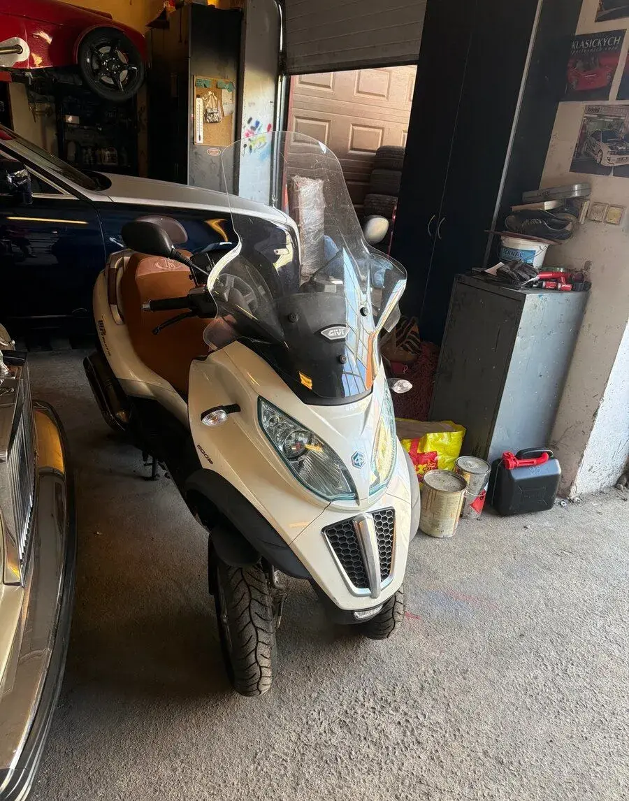 Piaggio MP3 500