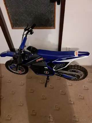 Elektrickou dětskou motorku