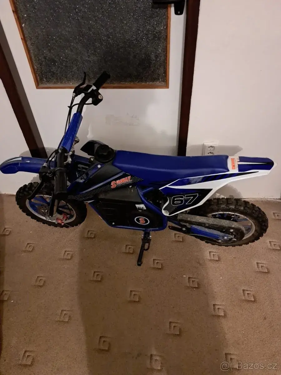 Elektrickou dětskou motorku