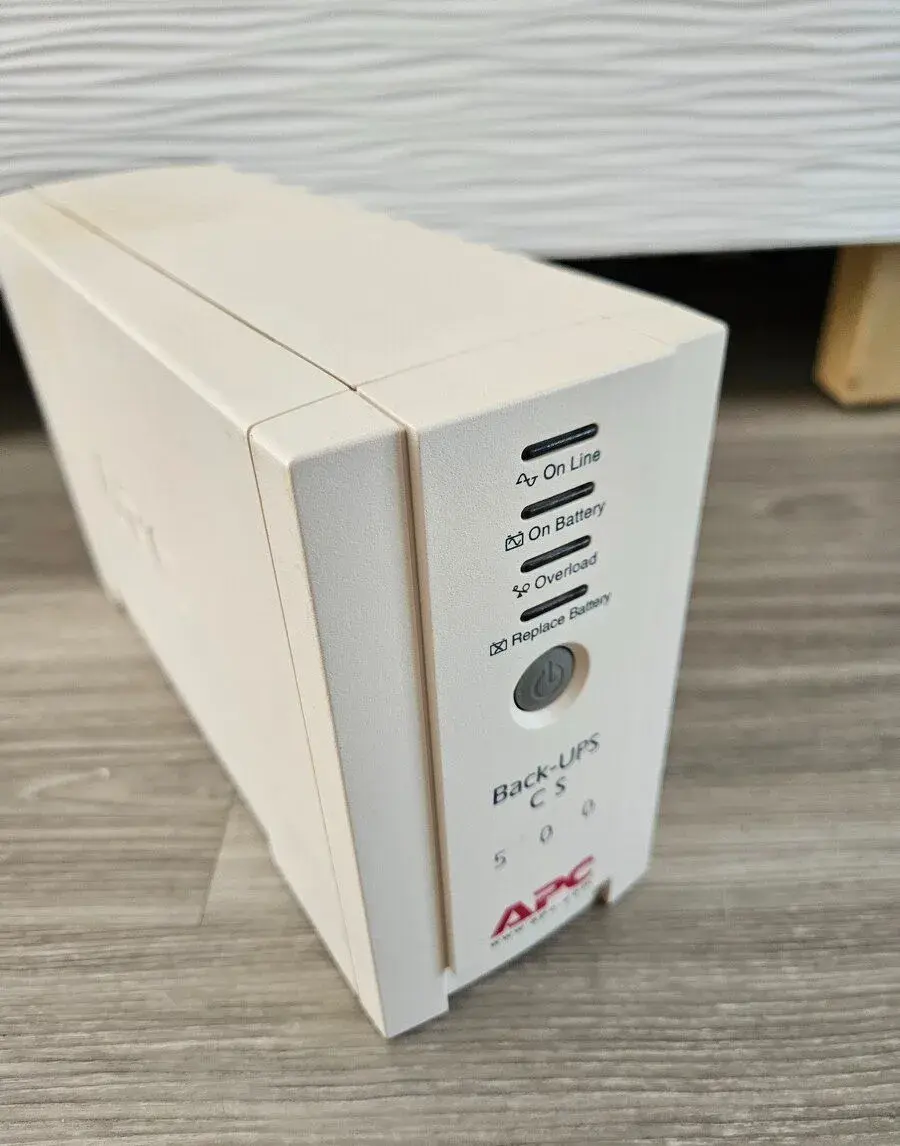 UPS APC Back UPS 500 CS