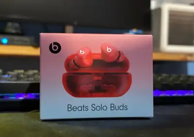 Beats Solo Buds – NOVÉ, ZAPEČETĚNÉ – Transparent Red