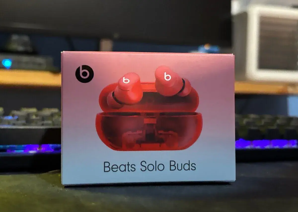 Beats Solo Buds – NOVÉ, ZAPEČETĚNÉ – Transparent Red