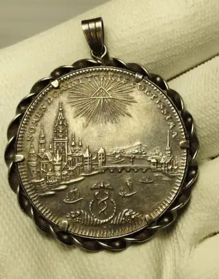 Vzácný stříbrný konvenční tolar Frankfurt 1772 v obrubě