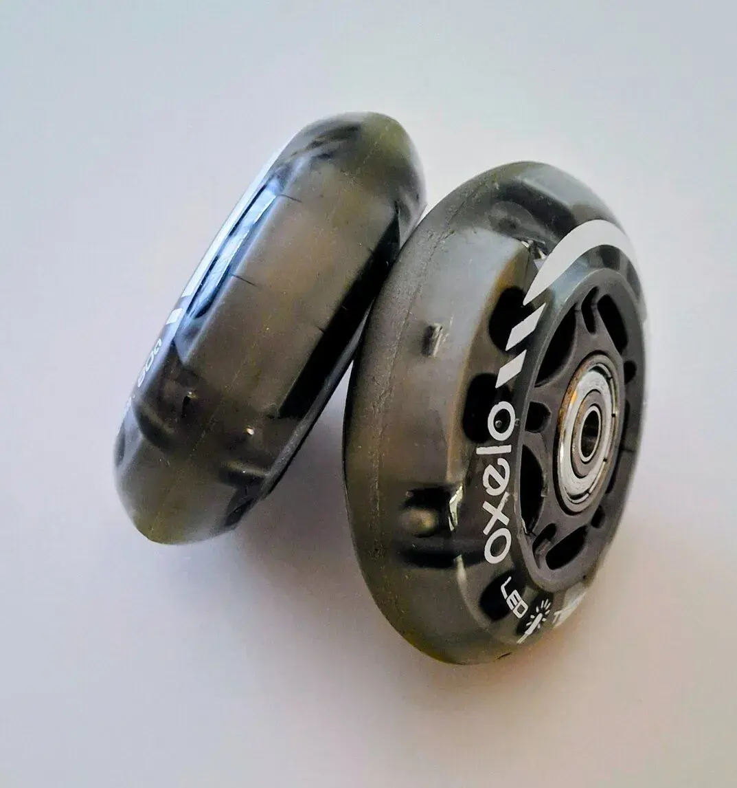 2 svítící kolečka s ložisky 70 mm 80A Oxelo