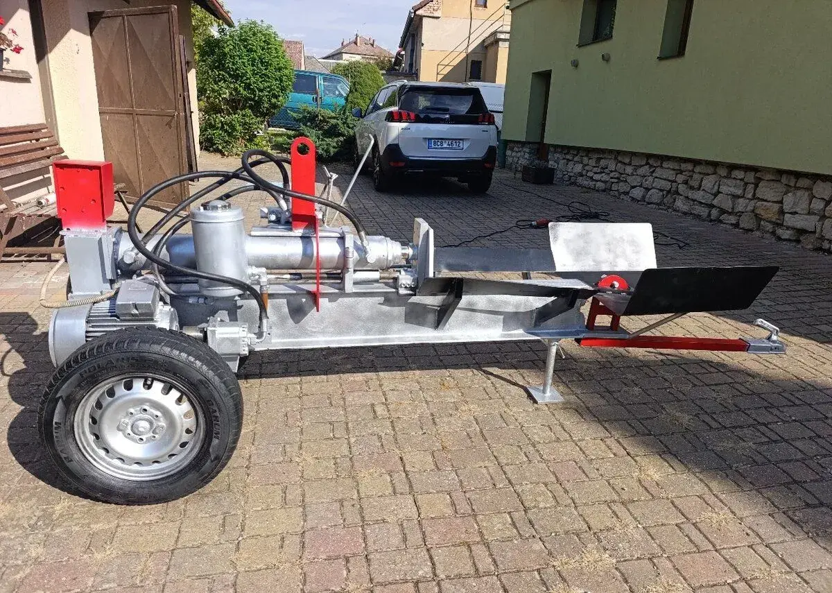 Hydraulickou štípačku