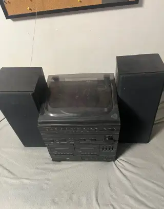 Retro věž Universum s gramofonem a reproduktory