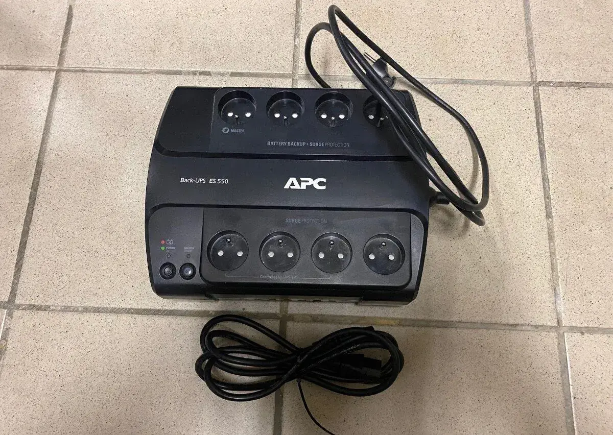 Záložní zdroj APC Back-UPS ES 550VA (330W)