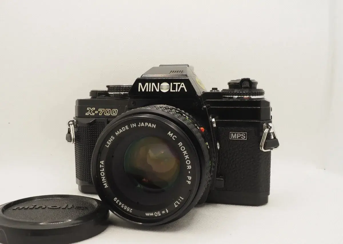 MINOLTA X-700 + MC ROKKOR-PF 1:1,7