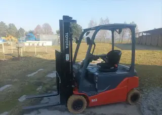 Vysokozdvižný vozík Toyota AKU