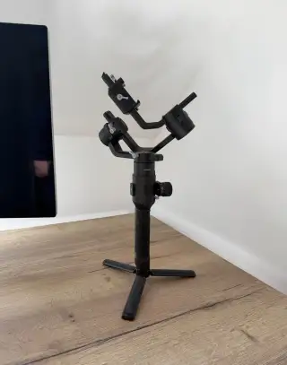 DJI Ronin-S – tříosý gimbal, nosnost 3,6 kg