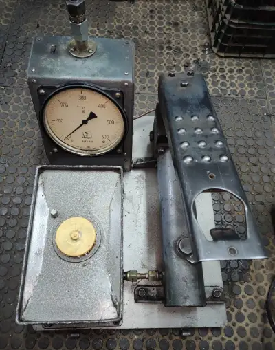 Nožní pumpa hydraulická z vojenského lisu