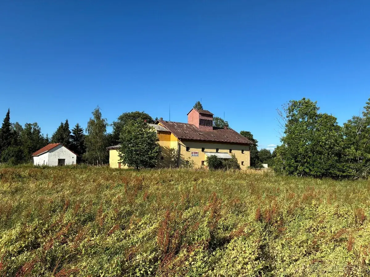 PRODEJ ZEMĚDĚLSKÉHO OBJEKTU 2224 m2 SE ŠPÝCHAREM