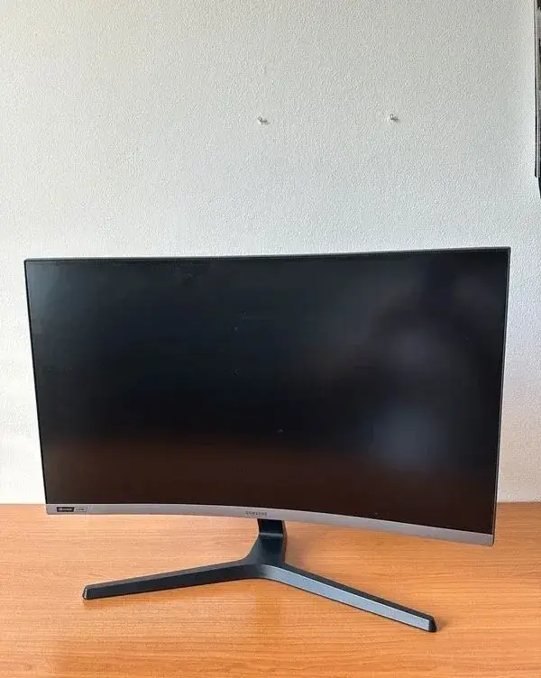 Samsung Odyssey CRG5 – 27 palců, 240Hz, zakřivený